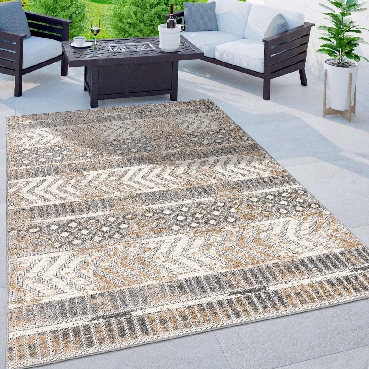 Distressed Geometric Indoor/Outdoor Area Rug 7'10" X 10' Beige - Puck's