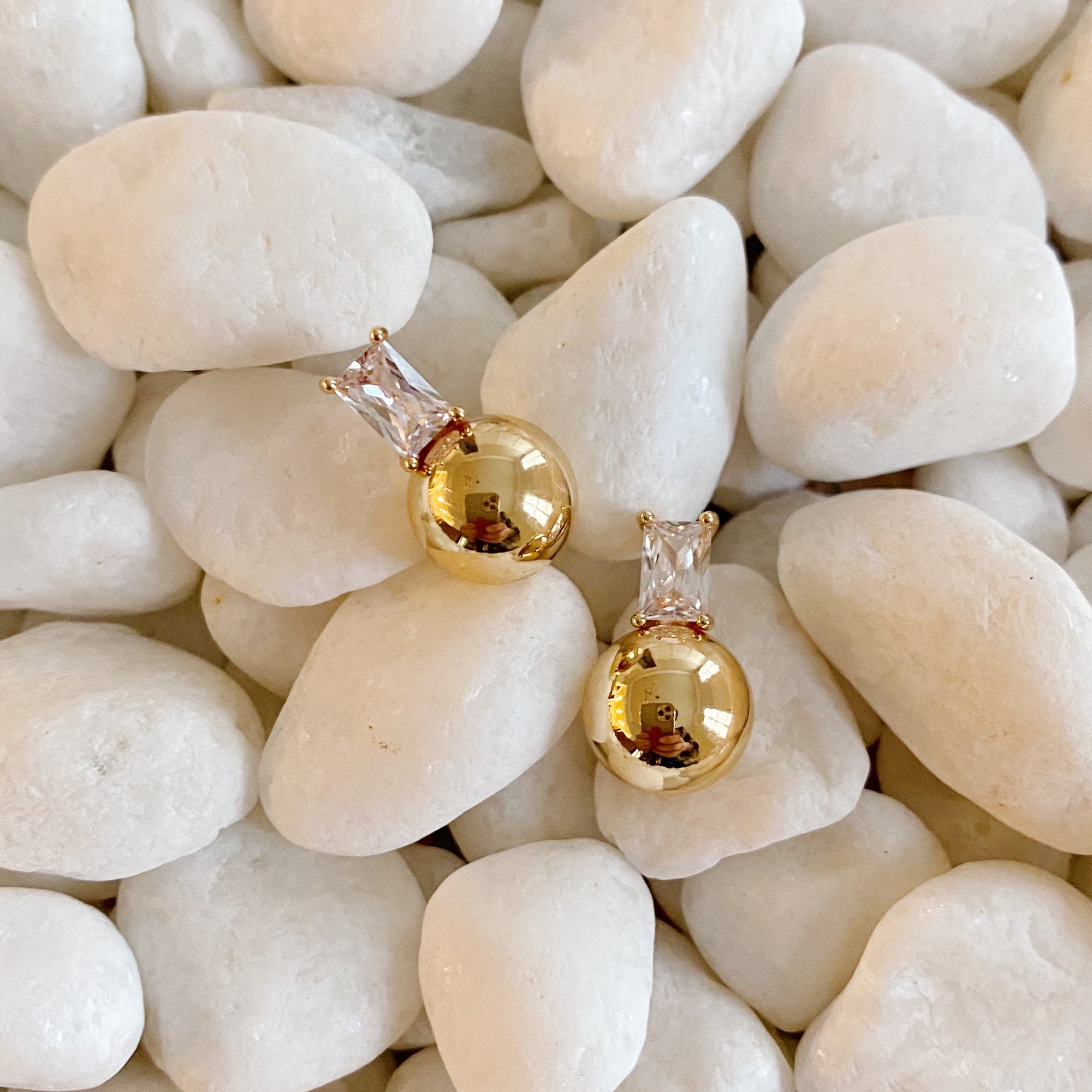 Diana's Golden Ball Stud Earrings Fuchsia Hercules