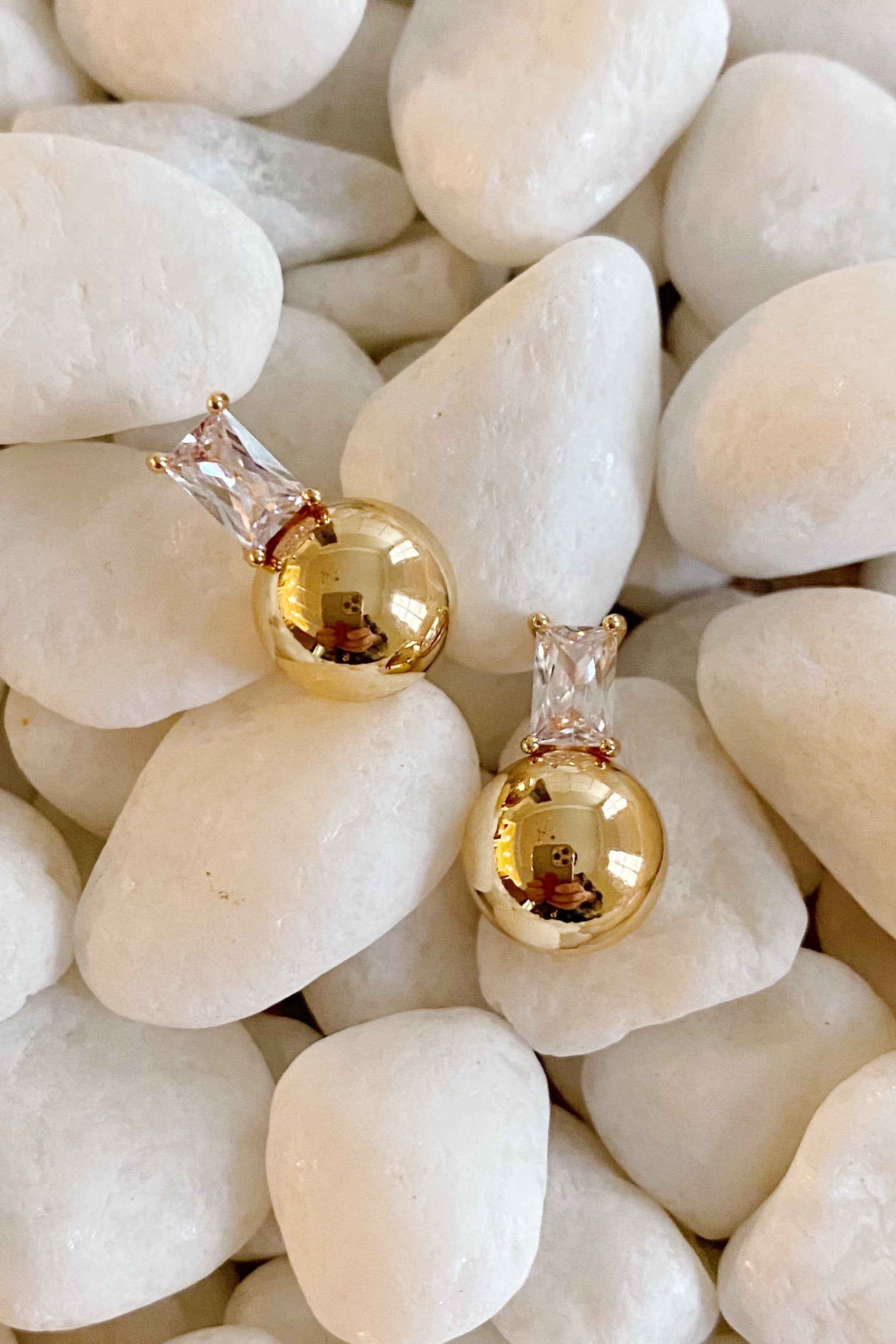Diana's Golden Ball Stud Earrings Fuchsia Hercules