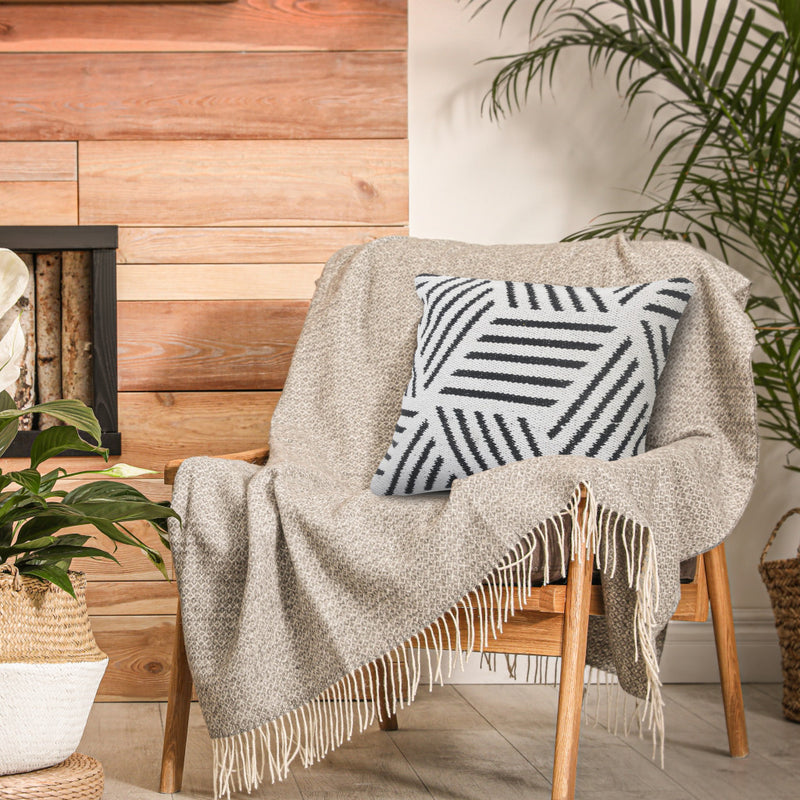 20" Black And White Cotton Geometric Throw Pillow-8