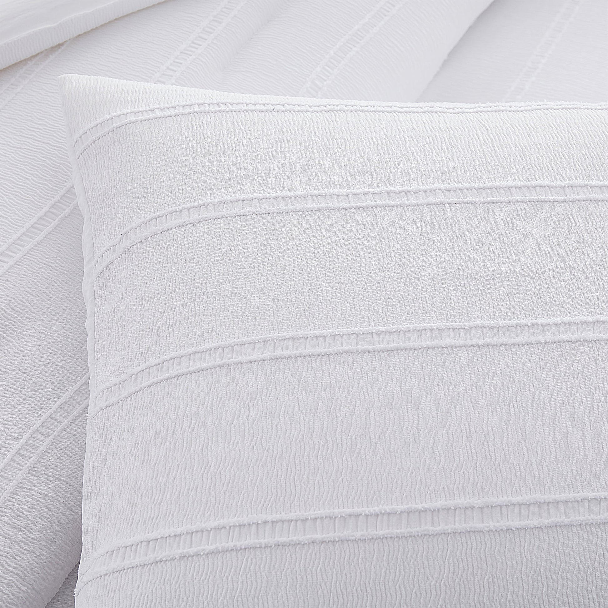Evelyn 2-Piece Bright White Seersucker Comforter Set, Twin/Twin XL