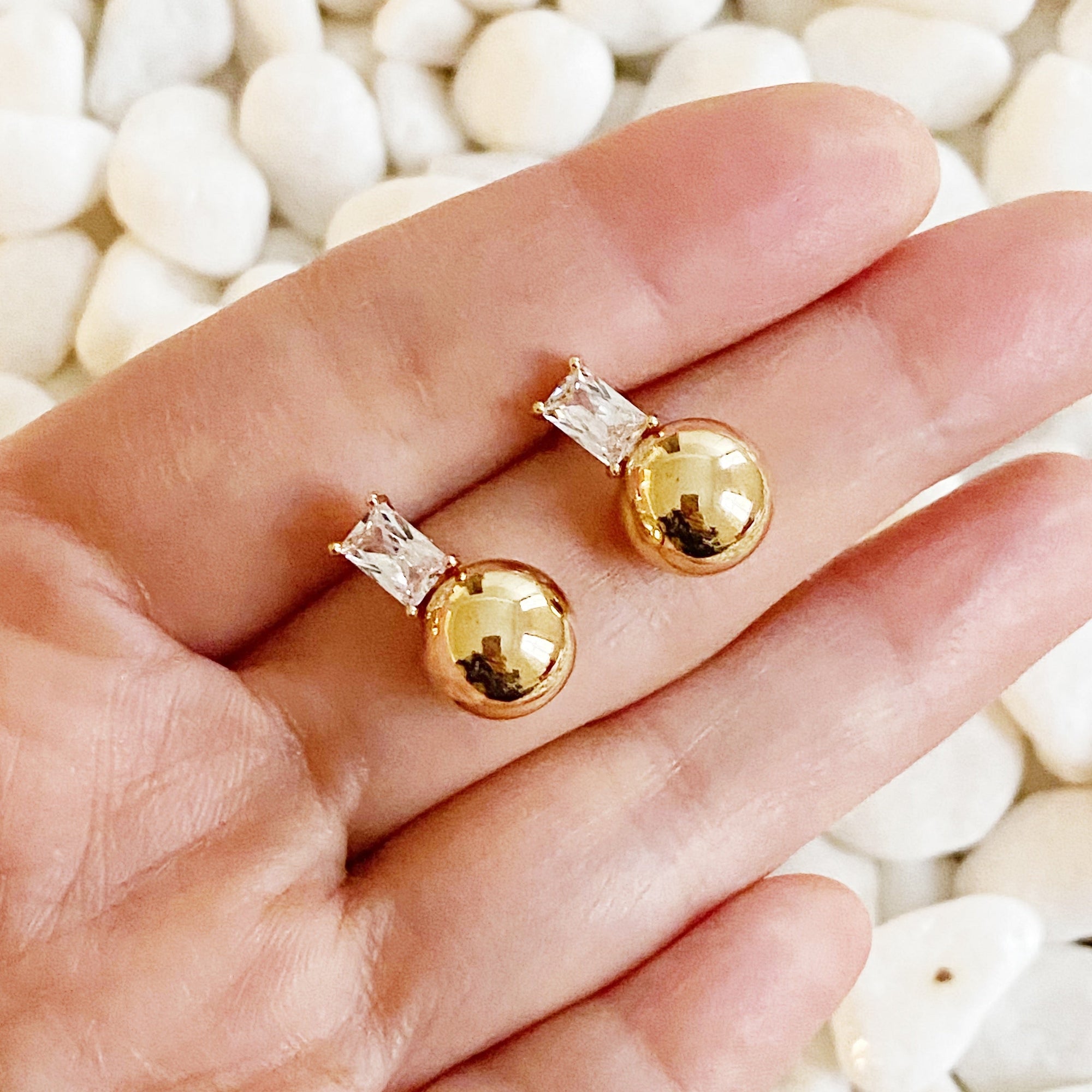 Diana's Golden Ball Stud Earrings Fuchsia Hercules