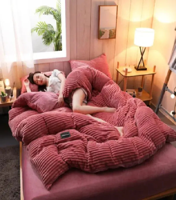 Comfy Coral Velvet Bedding Set - Puck's