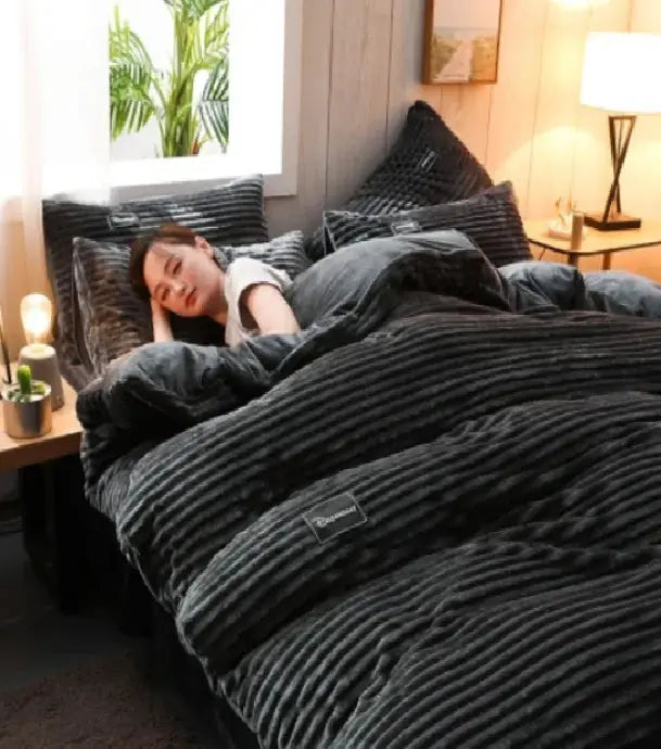 Comfy Coral Velvet Bedding Set - Puck's