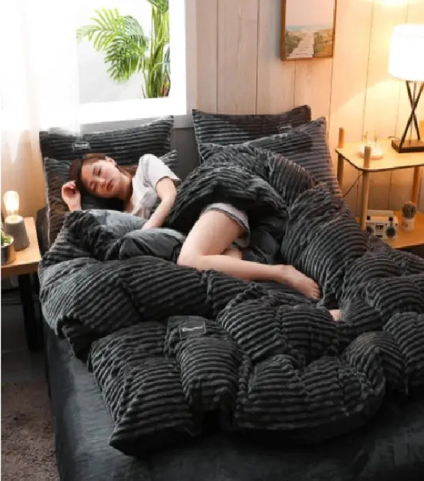 Comfy Coral Velvet Bedding Set - Puck's
