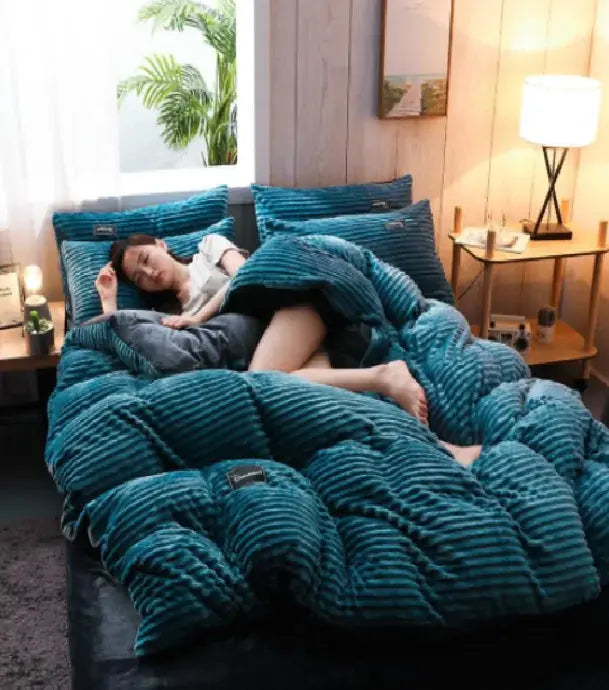 Comfy Coral Velvet Bedding Set - Puck's
