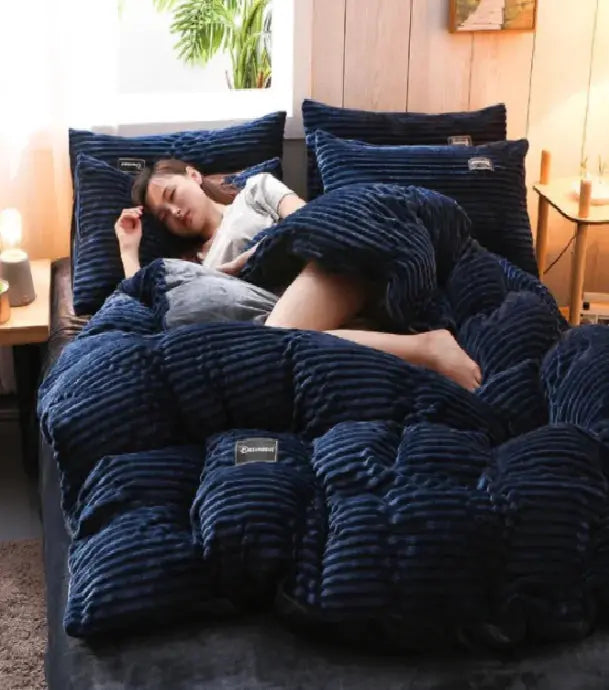 Comfy Coral Velvet Bedding Set - Puck's