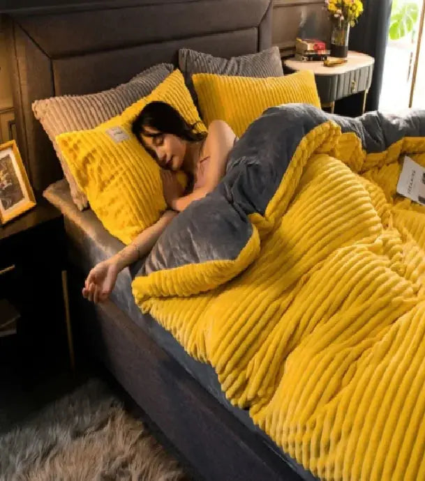 Comfy Coral Velvet Bedding Set - Puck's