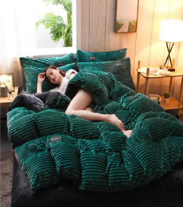 Comfy Coral Velvet Bedding Set - Puck's