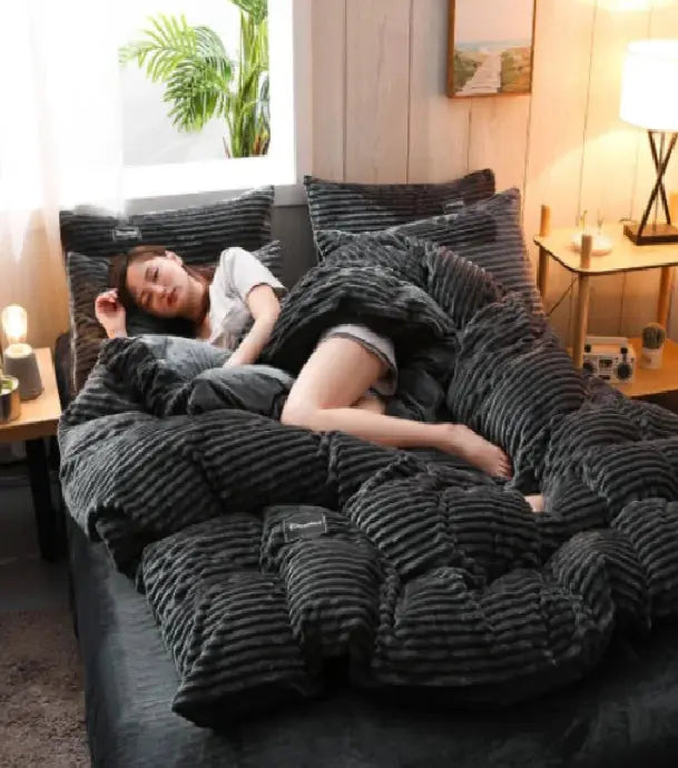 Comfy Coral Velvet Bedding Set - Puck's
