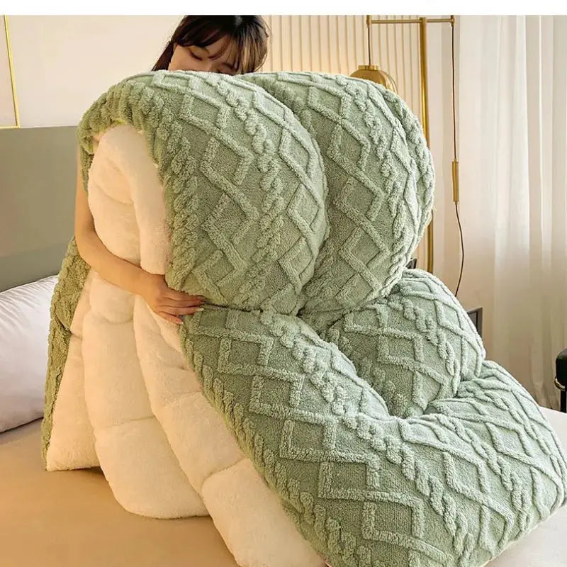 Double Quilted Plush Quilt Thickened For Warmth - Puck's