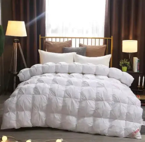 Elegant Luxe Goose Down Quilt: Quilted Cotton Comforter - Puck's