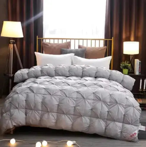 Elegant Luxe Goose Down Quilt: Quilted Cotton Comforter - Puck's
