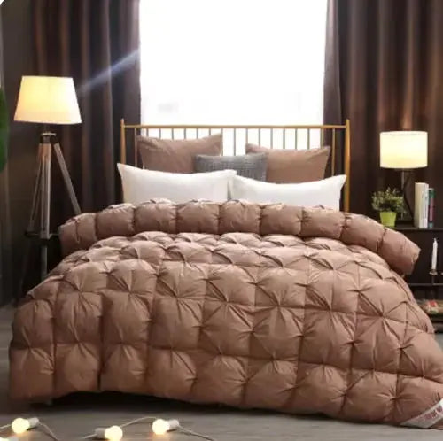 Elegant Luxe Goose Down Quilt: Quilted Cotton Comforter - Puck's