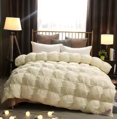 Elegant Luxe Goose Down Quilt: Quilted Cotton Comforter - Puck's
