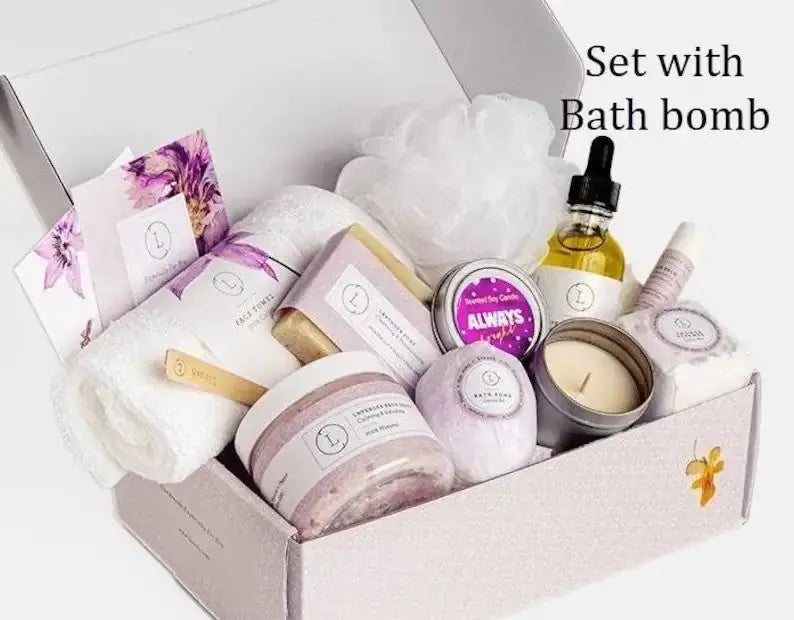 Lizush All Natural Lavender Gift Box with Bath Bomb and Shower Steamer - bath & body products - Puck's