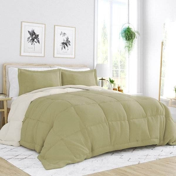 Twin/Twin XL 2-Piece Microfiber Reversible Comforter Set in Sage Green/Cream-2