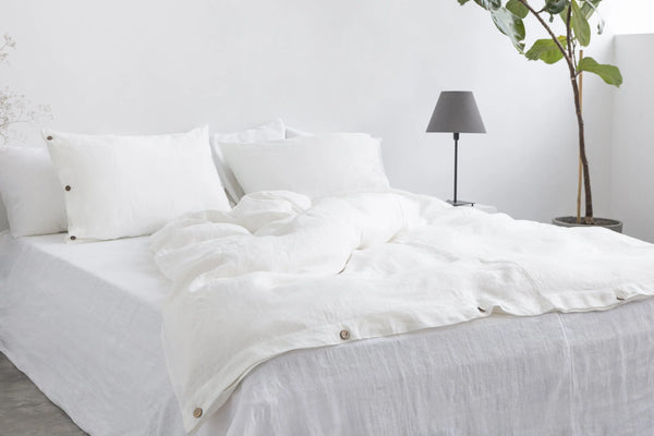 White linen duvet cover with coconut buttons - Puck's