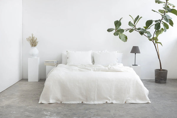 White linen duvet cover with coconut buttons - Puck's