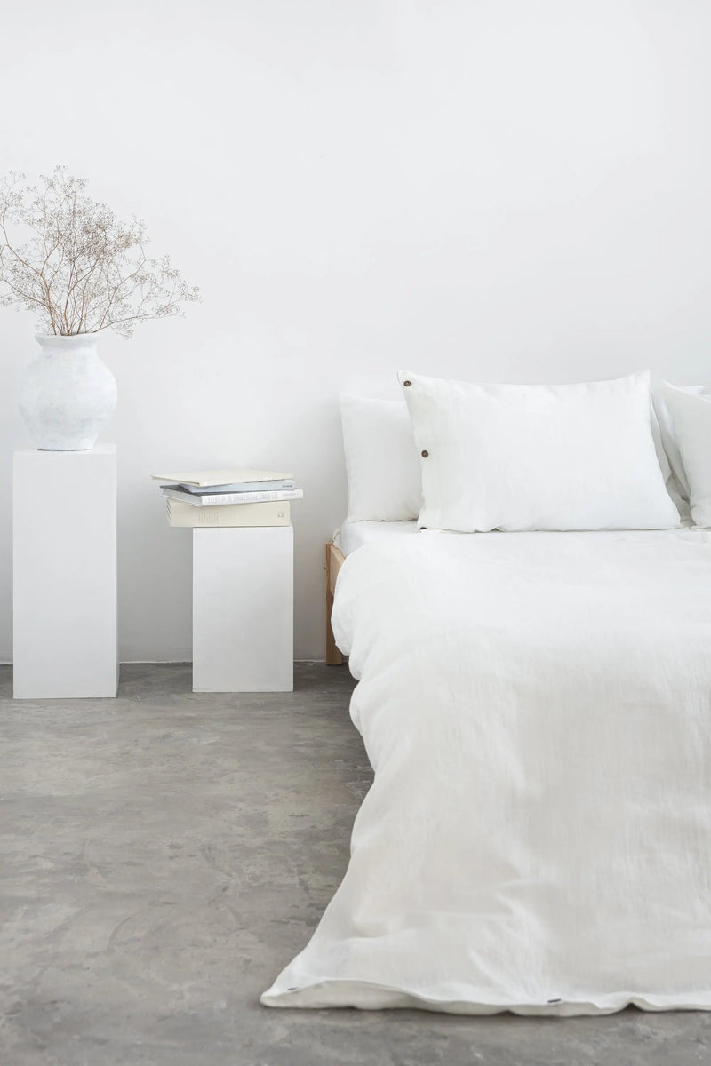 White linen duvet cover with coconut buttons - Puck's
