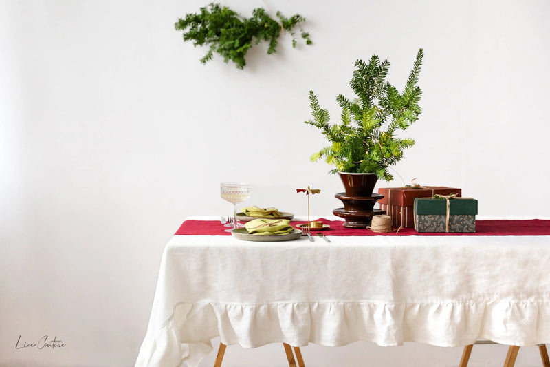 White linen tablecloth with ruffles - Puck's