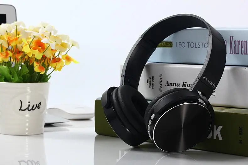 Wireless noise cancelling over ear bluetooth headphones - Puck's