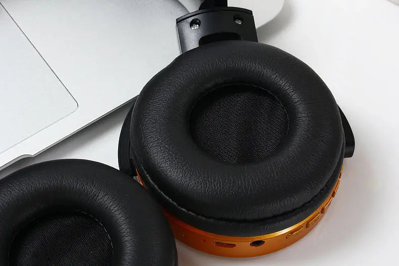 Wireless noise cancelling over ear bluetooth headphones - Puck's