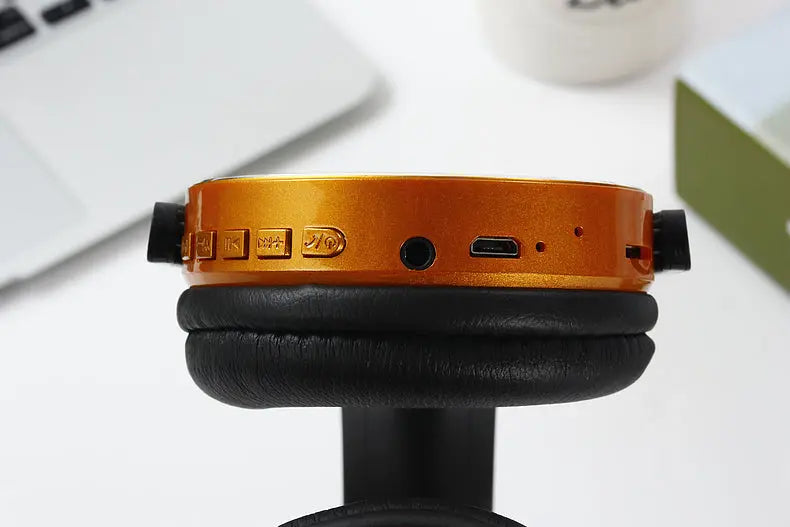 Wireless noise cancelling over ear bluetooth headphones - Puck's